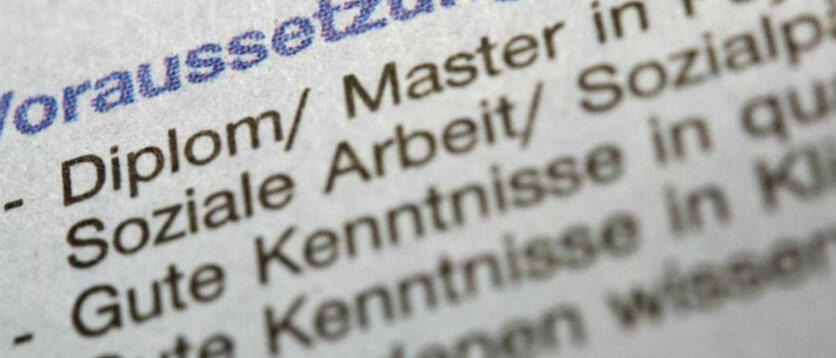 Hohe Anforderungen in Stellenanzeigen können für manche Bewerber abschreckend sein