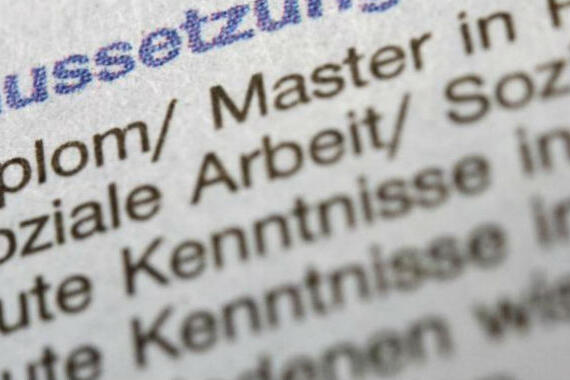 Hohe Anforderungen in Stellenanzeigen können für manche Bewerber abschreckend sein