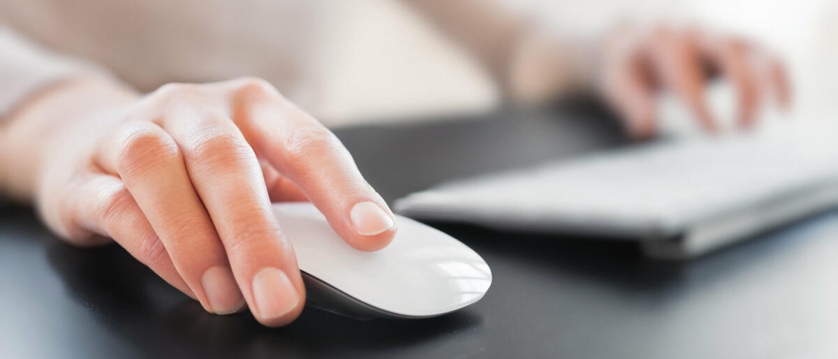 Hand mit Computer-Maus © TommL / Getty Images