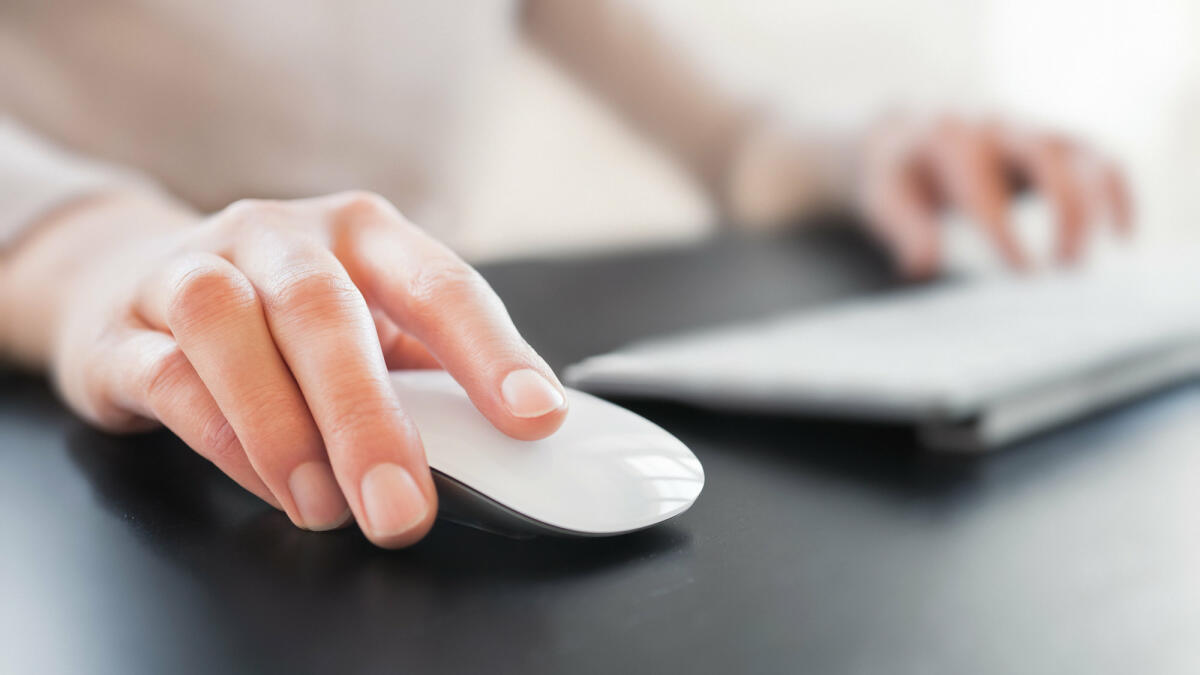 Hand mit Computer-Maus © TommL / Getty Images