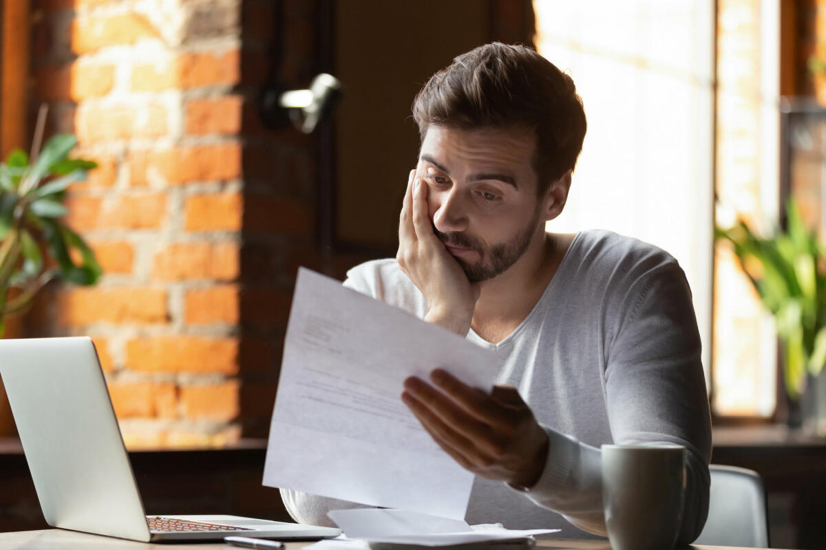 Kleine Fehler in der Bewerbung sind zu verzeihen, diese allerdings nicht. © fizkes / Getty Images