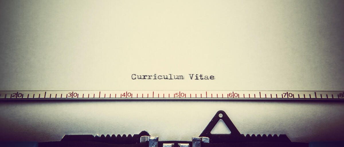 Schreibmaschine Tipps Schriftzug "Curriculum Vitae" © SEAN GLADWELL / Getty Images