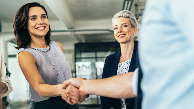 Beim Einstieg in den neuen Job ist ein gutes Onboarding durch den Arbeitgeber enorm hilfreich