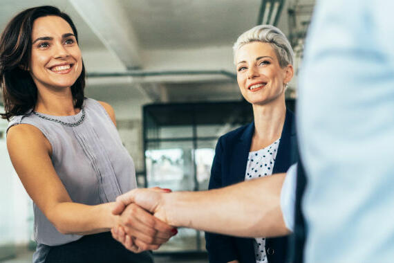 Beim Einstieg in den neuen Job ist ein gutes Onboarding durch den Arbeitgeber enorm hilfreich