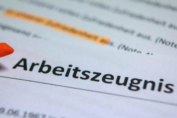 Arbeitszeugnis anfechten Ein Arbeitszeugnis behält auch im Streitfall seine ursprüngliche Datierung